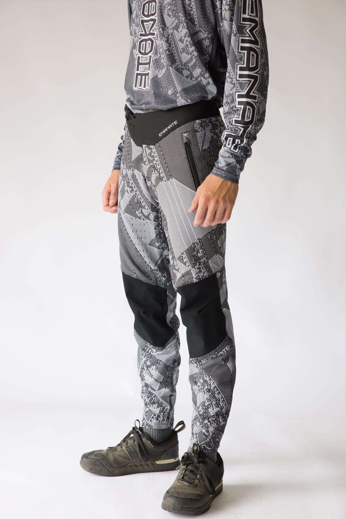 FLUX PANTS (WOLFRAM)