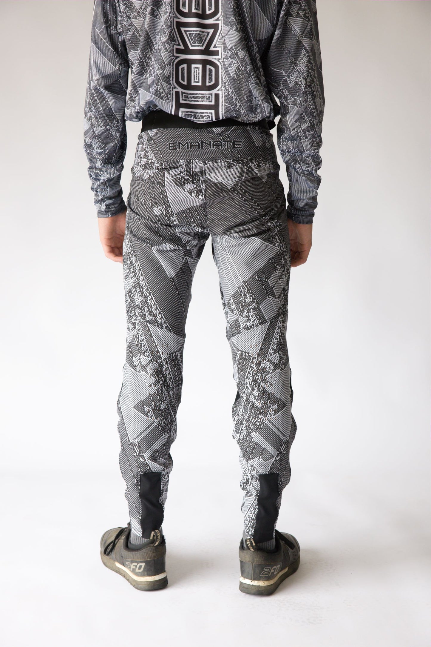 FLUX PANTS (WOLFRAM)